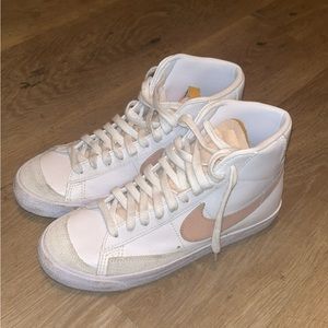 Nike Blush Mid ‘77 Blazer